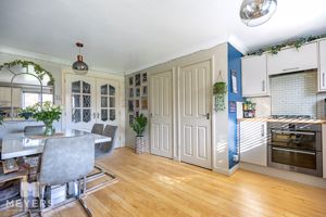 Kitchen Diner- click for photo gallery